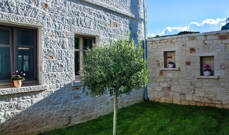 Haones Suites Ioannina Eksteriør billede